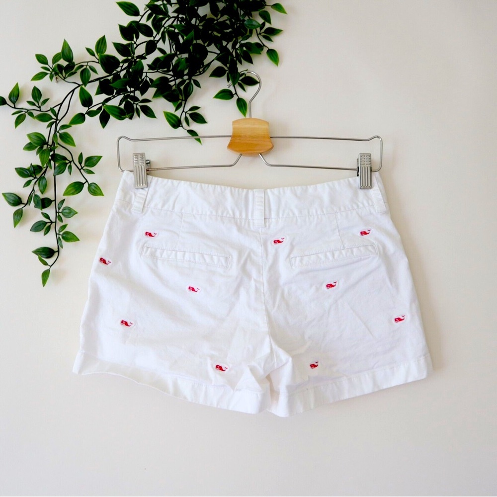 Cute, white and pink vineyard vines shorts, size 8